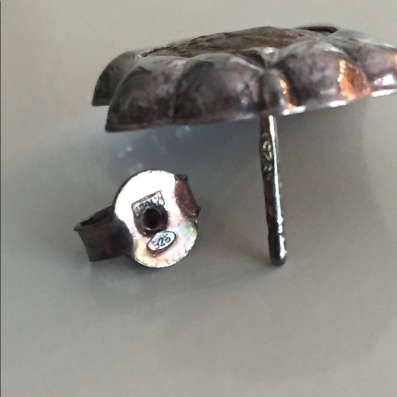 Rare Metal Slivery Antique Vintage Silver Italian Cameo Crest Post Earrings - Picture 7 of 8